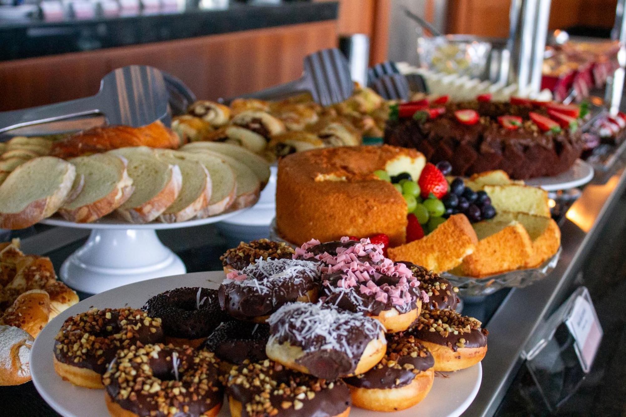 Hotel Senac Ilha Do Boi Vitória Eksteriør bilde A selection of cakes
